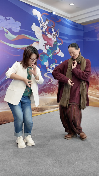 Ballet_Meets_Dunhuang__Mesmerizing_East_West_Dance_Fusion video poster