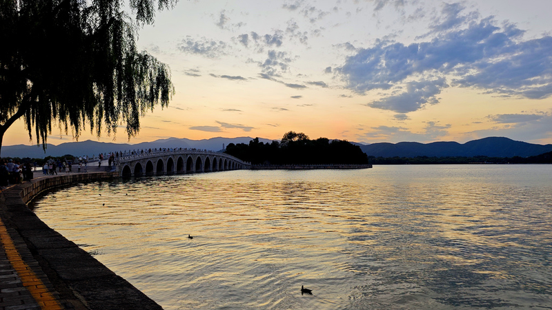 Beijing_s_Summer_Palace_Shines_in_Liquid_Gold_Sunset - Namaste Headlines Beijing_s_Summer_Palace_Shines_in_Liquid_Gold_Sunset