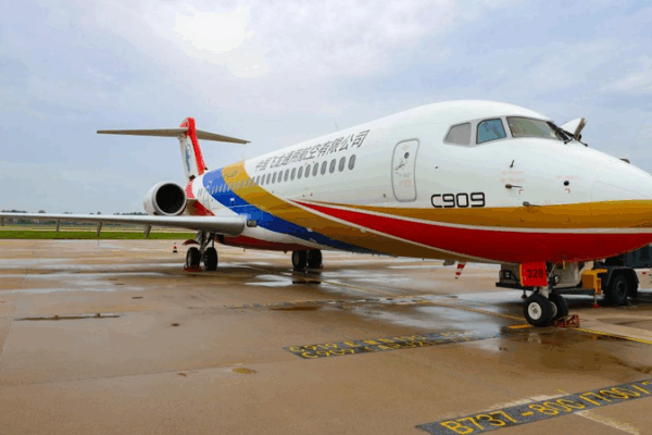 China’s First C909 Air Ambulance Lands in Zhengzhou China’s First C909 Air Ambulance Lands in Zhengzhou