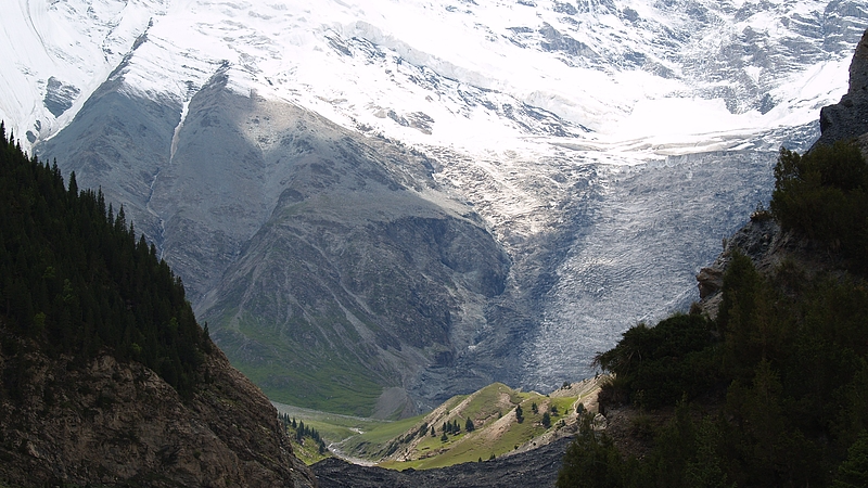 Glacier_Magic_in_Kizilsu_Kirgiz__Nature_s_Ice_to_Forest_Spectacle video poster