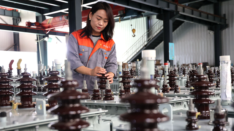 High_Tech_Manufacturing_Fuels_Chinese_Mainland_s_Comeback