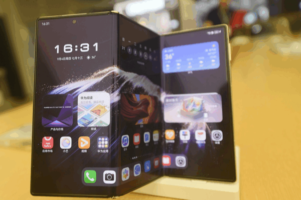 Huawei Mate XTs Launch: Trifold Phone with Kirin Chip Comeback Huawei_Mate_XTs_Launch__Trifold_Phone_with_Kirin_Chip_Comeback