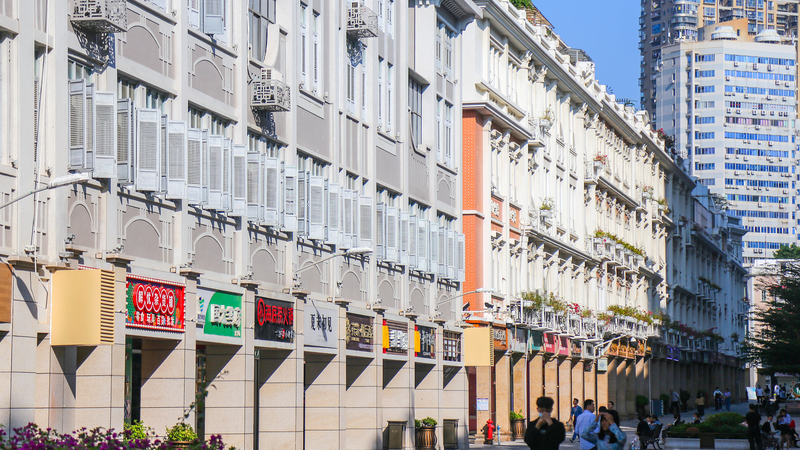 KHG5F6LD3F0D5EEWNOOQ - Namaste Headlines Take a Stroll on Xiamen’s Zhongshan Road: Where History Meets Hip 🚶♂️ video poster