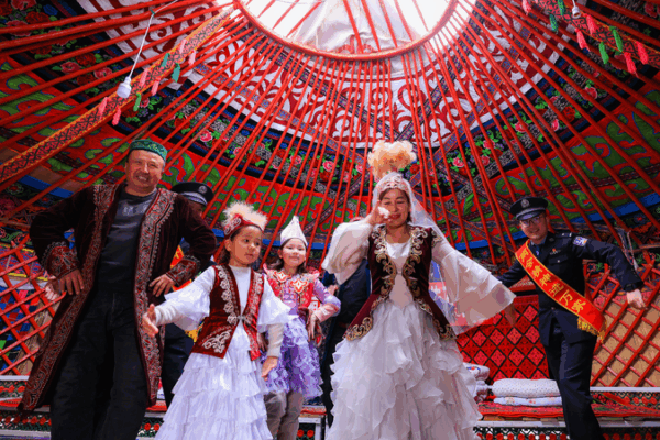 How Ethnic Unity is Powering Xinjiang’s Growth 🌱 How Ethnic Unity is Powering Xinjiang’s Growth 🌱