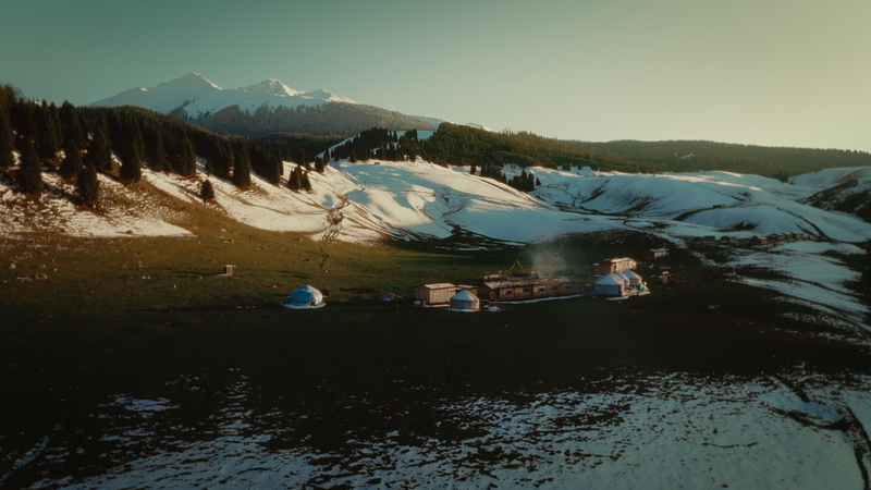 Huanghuang Village’s Epic Long-Table Banquet Brings Locals Together