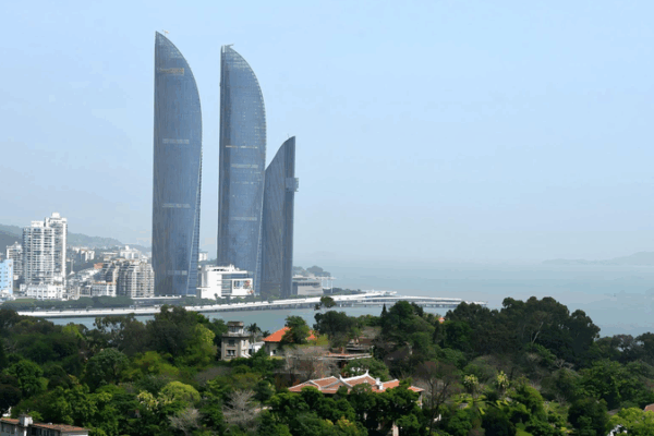 Live Spotlight: Xiamen’s 300m Sail-Shaped Twin Towers Live_Spotlight__Xiamen_s_300m_Sail_Shaped_Twin_Towers video poster
