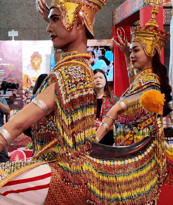Thailand’s Mesmerizing Dance & Martial Arts Take Centre Stage in Dunhuang 🎭🥋 Thailand’s Mesmerizing Dance & Martial Arts Take Centre Stage in Dunhuang 🎭🥋 video poster
