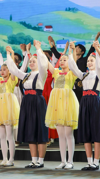 Melodies_Without_Borders__How_a_Multinational_Choir_Bridges_Cultures_poster - Namaste Headlines Melodies_Without_Borders__How_a_Multinational_Choir_Bridges_Cultures video poster