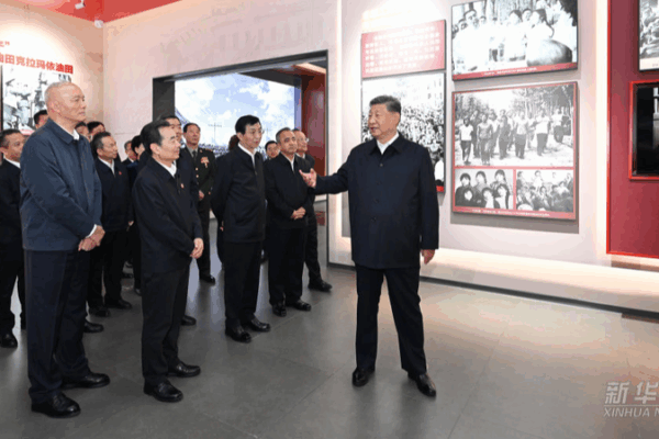 Xi Visits Exhibition Marking 70 Years of Xinjiang Uygur Region 🌟 Xi Visits Exhibition Marking 70 Years of Xinjiang Uygur Region 🌟