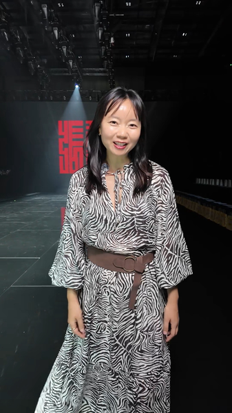 NGMO7DLZ7U32AEVWB4FW - Namaste Headlines Lucy’s Journey at Beijing Fashion Week: Zhang Kejia’s 'Lion' Collection Roars video poster