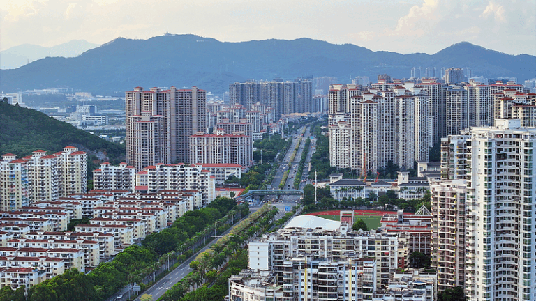 NPEPETE63ACVA13JY3W2 - Namaste Headlines Haicang Boulevard: Xiamen's Ultimate Coastal Stroll 🌊✨ video poster