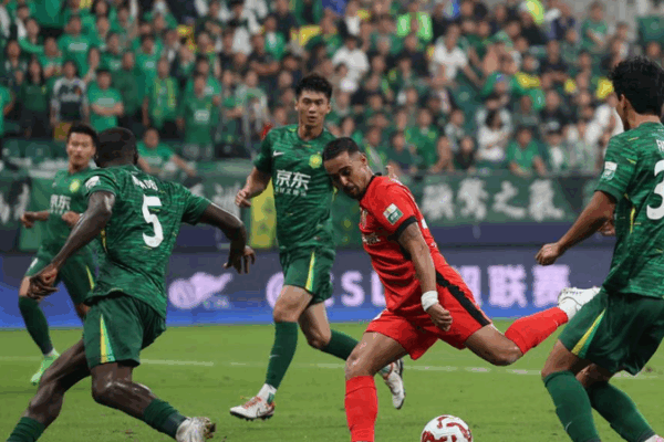 Leonardo’s Hat-Trick Powers Shanghai Port Past Guoan in CSL Title Chase Leonardo’s Hat-Trick Powers Shanghai Port Past Guoan in CSL Title Chase