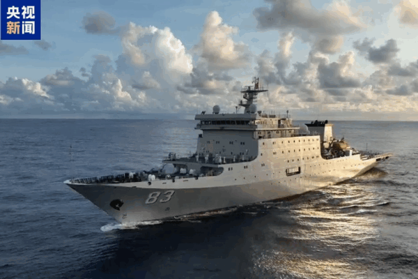 PLA Navy Ships Qi Jiguang & Yimengshan Enter Hong Kong Waters PLA_Navy_Ships_Qi_Jiguang___Yimengshan_Enter_Hong_Kong_Waters