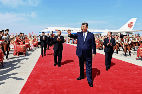 Xi Jinping Touches Down in Urumqi for Xinjiang’s 70th Anniversary 🎉 Xi Jinping Touches Down in Urumqi for Xinjiang’s 70th Anniversary 🎉 video poster