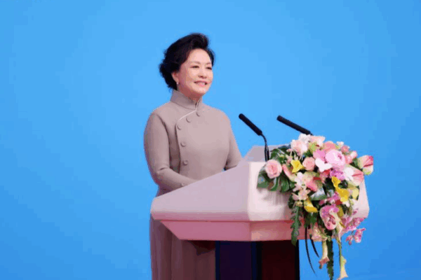 Peng Liyuan Urges STEM Education for Girls at UNESCO Awards Peng_Liyuan_Urges_STEM_Education_for_Girls_at_UNESCO_Awards