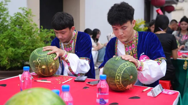 Pinghu_s_2025_Watermelon_Lantern_Fest_Lights_Up_East_Lake - Namaste Headlines Pinghu_s_2025_Watermelon_Lantern_Fest_Lights_Up_East_Lake