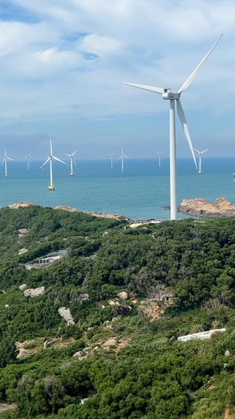 Pingtan_Island__Wind_Turbines_Power_a_New_Wave_of_Eco_Travel video poster