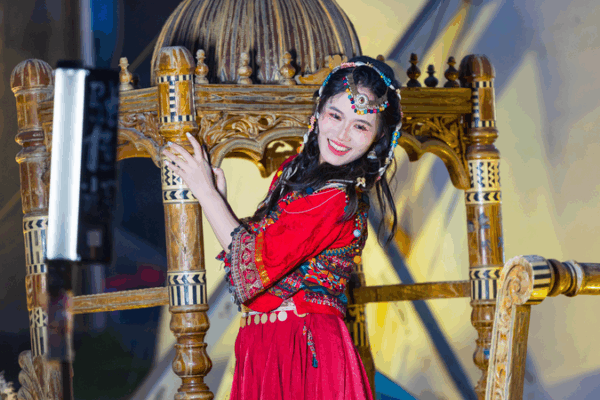 Feel the Vibe: Exploring Xinjiang’s Grand Bazaar Feel the Vibe: Exploring Xinjiang’s Grand Bazaar