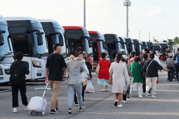 ROK’s Visa-Free Shift for Chinese Tour Groups Ignites Tourism Surge ROK_s_Visa_Free_Shift_for_Chinese_Tour_Groups_Ignites_Tourism_Surge
