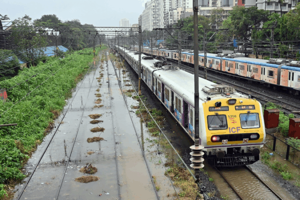 Red Alert: Mumbai Faces Extreme Heavy Rains Red_Alert__Mumbai_Faces_Extreme_Heavy_Rains