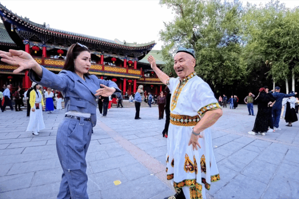 Urumqi Park Dance Parties: Ethnic Unity in Every Step Urumqi_Park_Dance_Parties__Ethnic_Unity_in_Every_Step video poster