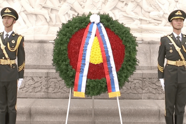 Slovak PM Robert Fico Pays Tribute at Beijing’s Monument to the People’s Heroes Slovak PM Robert Fico Pays Tribute at Beijing’s Monument to the People’s Heroes video poster