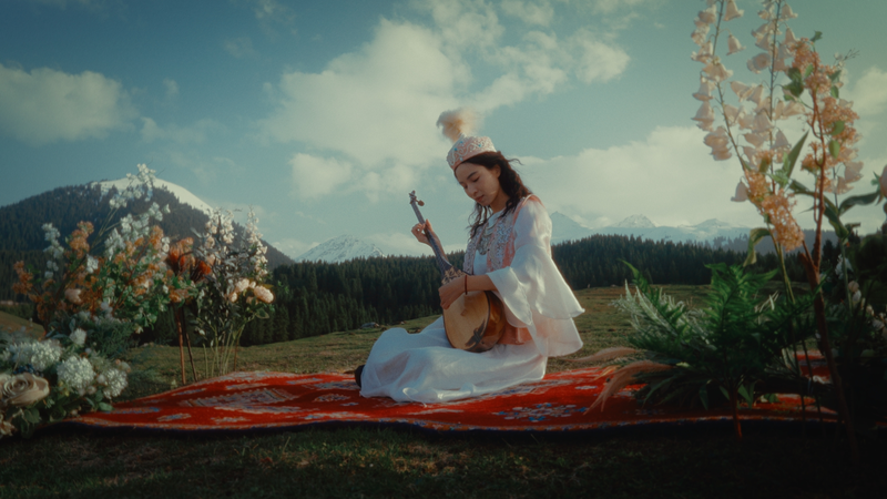 Gallop Qiaxi’s Green Fields and Discover Ahatai’s Unique Saddles