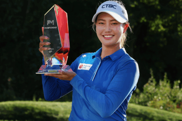 Wang Xinying Clinches Maiden LPGA Title by Beating World No.1 Thitikul Wang_Xinying_Clinches_Maiden_LPGA_Title_by_Beating_World_No_1_Thitikul