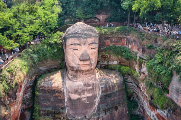 Why Over 30 Gen Z Influencers Are Captivated by the Leshan Giant Buddha Why_Over_30_Gen_Z_Influencers_Are_Captivated_by_the_Leshan_Giant_Buddha