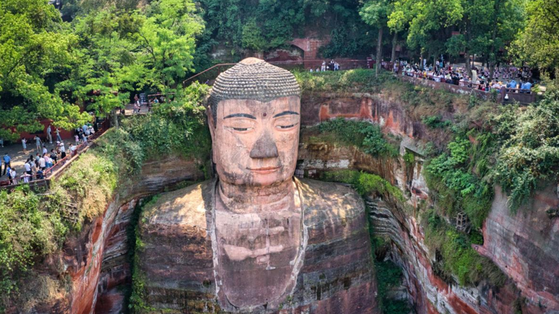 Why_Over_30_Gen_Z_Influencers_Are_Captivated_by_the_Leshan_Giant_Buddha