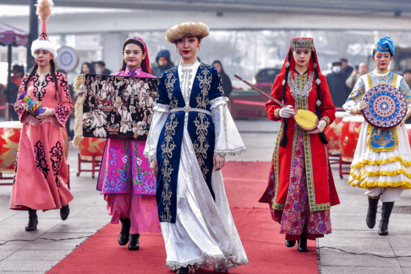 Xinjiang at 70: New Industries & Trade Fuel Growth 🚂🌾 Xinjiang at 70: New Industries & Trade Fuel Growth 🚂🌾