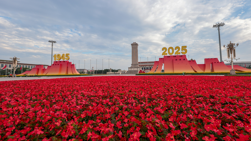 Xi_Jinping_at_Tian_anmen_Rostrum_Ahead_of_V_Day_Commemorations