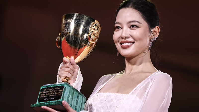 Xin_Zhilei_Snags_Best_Actress_at_Venice_Film_Festival