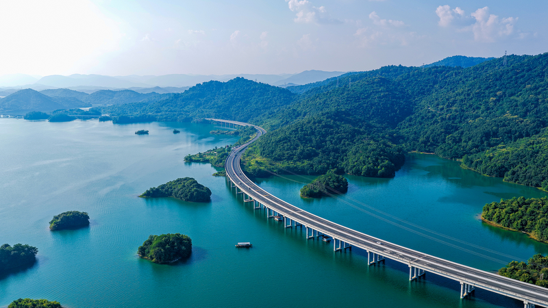 YE4WLUYUKN2KTF1Z991L - Namaste Headlines Dive into Tranquility: Lushan West Sea’s Stunning Lake & Mountain Views video poster