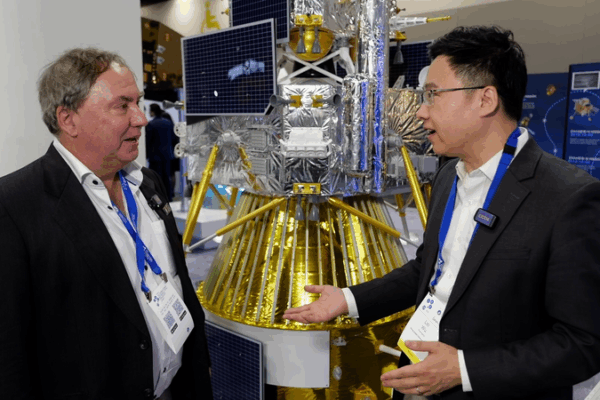 HKU’s Lunar Leap: Prof Parker on Chang’e Missions 🌙🚀 HKU's Lunar Leap: Prof Parker on Chang'e Missions 🌙🚀 video poster