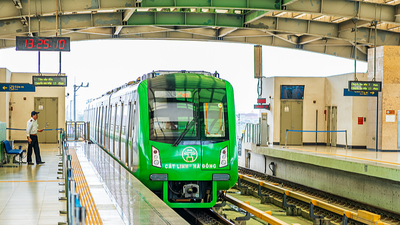 Hanoi’s ‘Train Through Building’: Cat Linh-Ha Dong Metro 🚆 Hanoi’s 'Train Through Building': Cat Linh-Ha Dong Metro 🚆