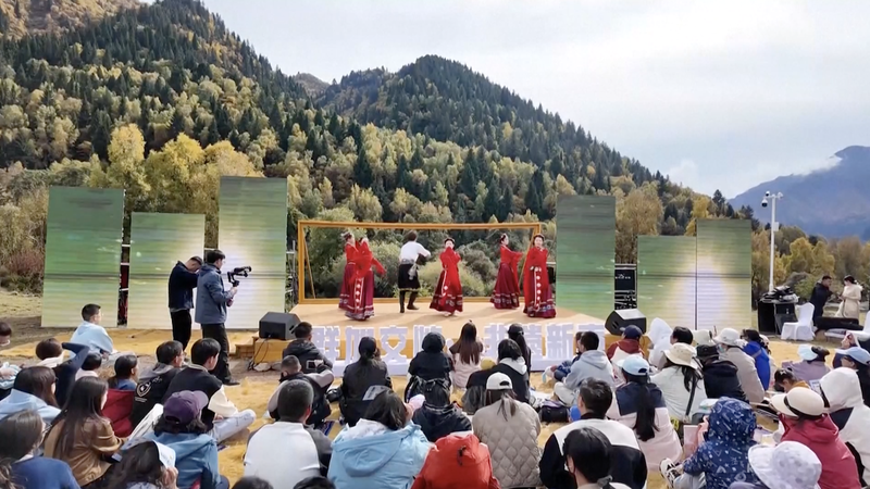 Autumn Boom: Tourism Blossoms in the Chinese Mainland 🍂✨ Autumn Boom: Tourism Blossoms in the Chinese Mainland 🍂✨ video poster