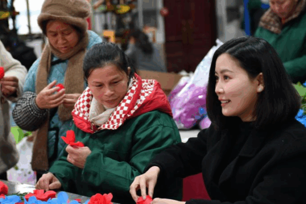 Yang Shuting’s Qiqi Tech: Blooming Dreams in Rural Hunan Yang Shuting’s Qiqi Tech: Blooming Dreams in Rural Hunan