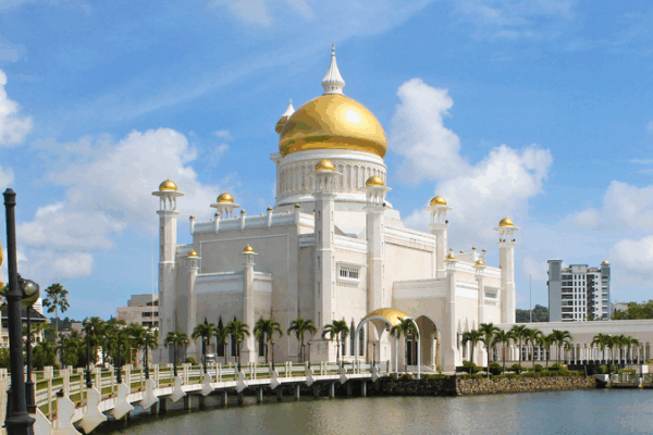 APEC Spotlight: Brunei’s Omar Ali Saifuddien Mosque Shines as a Modern Icon APEC Spotlight: Brunei’s Omar Ali Saifuddien Mosque Shines as a Modern Icon