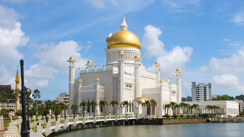 7B02G8FKS2IJIWJOHFKU - Namaste Headlines APEC Spotlight: Brunei’s Omar Ali Saifuddien Mosque Shines as a Modern Icon