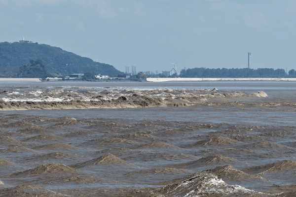 Ride the Wave: 2025 Qiantang River Tidal Bore Spectacle 🌊 Ride the Wave: 2025 Qiantang River Tidal Bore Spectacle 🌊 video poster
