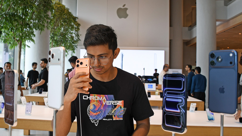 Apple_Lobbies_India_to_Tweak_Tax_Laws_for_iPhone_Production