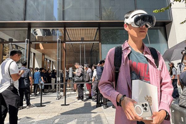 Apple Pauses Vision Pro Overhaul to Speed Up AI Glasses Apple_Pauses_Vision_Pro_Overhaul_to_Speed_Up_AI_Glasses