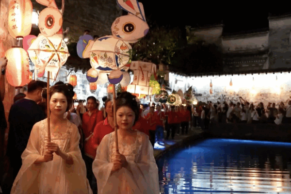 Lantern Parade Transforms Anhui’s Hongcun Village for Mid-Autumn Festival Lantern Parade Transforms Anhui’s Hongcun Village for Mid-Autumn Festival video poster