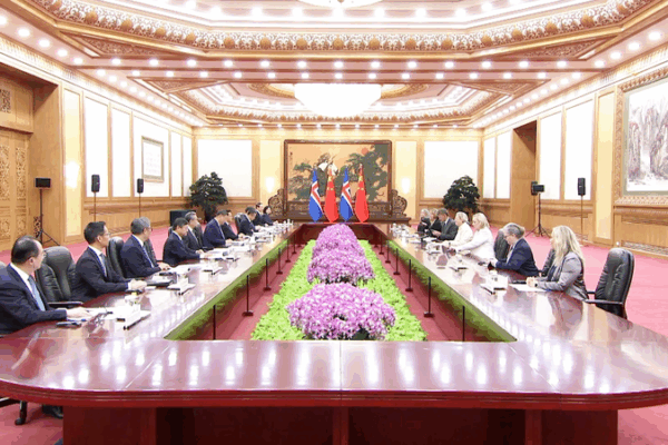 Xi & Iceland’s President Boost Ties and Gender Equality Xi & Iceland’s President Boost Ties and Gender Equality video poster