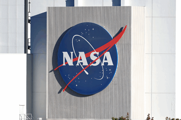 NASA Opens Lunar Lander Bids as SpaceX Runs Late 🚀 NASA Opens Lunar Lander Bids as SpaceX Runs Late 🚀