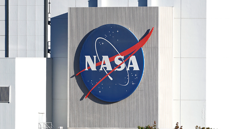 CWA76TCO5905LYO62HJ7 - Namaste Headlines NASA Opens Lunar Lander Bids as SpaceX Runs Late 🚀