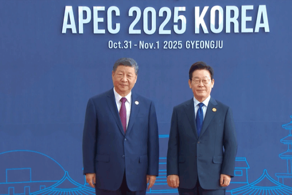 APEC 32nd Session: Xi Jinping's Warm Handshake with ROK's Lee Jae-myung 🤝 video poster