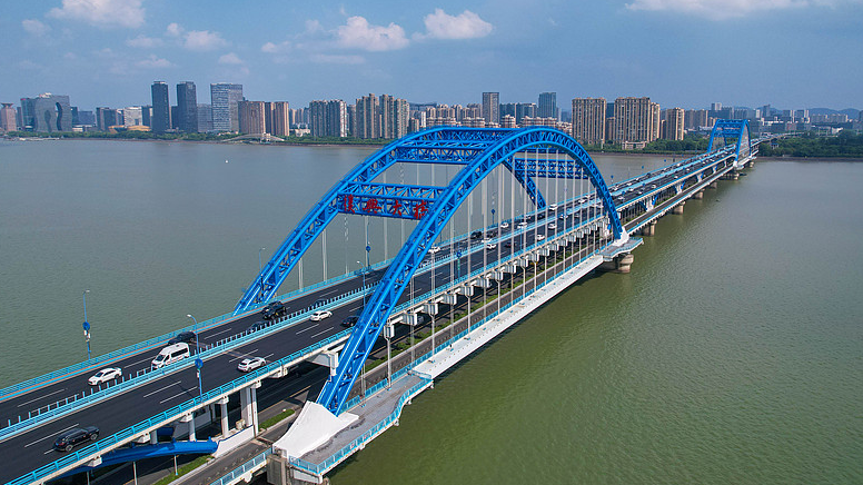 Hangzhou’s Fuxing Bridge: Tranquil Vibes by the Qiantang River Hangzhou’s Fuxing Bridge: Tranquil Vibes by the Qiantang River video poster
