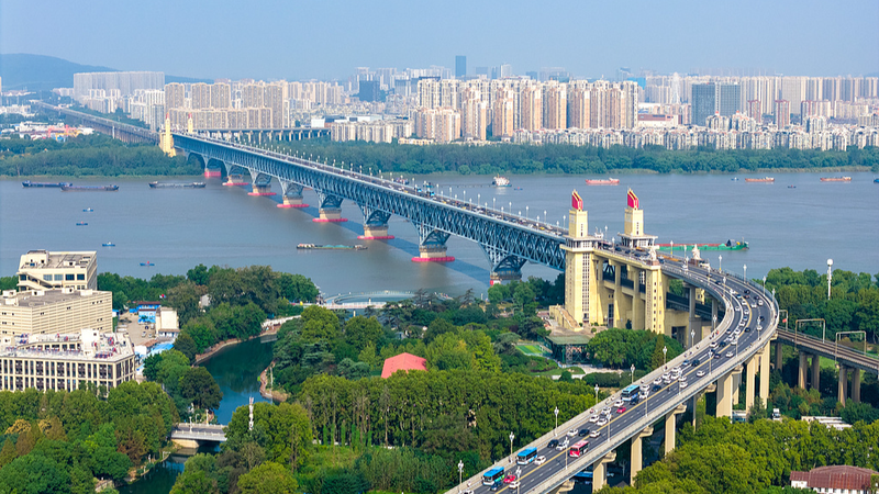 ET2NNT58JU1DJKJCSDLX - Namaste Headlines Nanjing’s Iconic Double-Decker Yangtze Bridge: A Self-Reliance Feat video poster